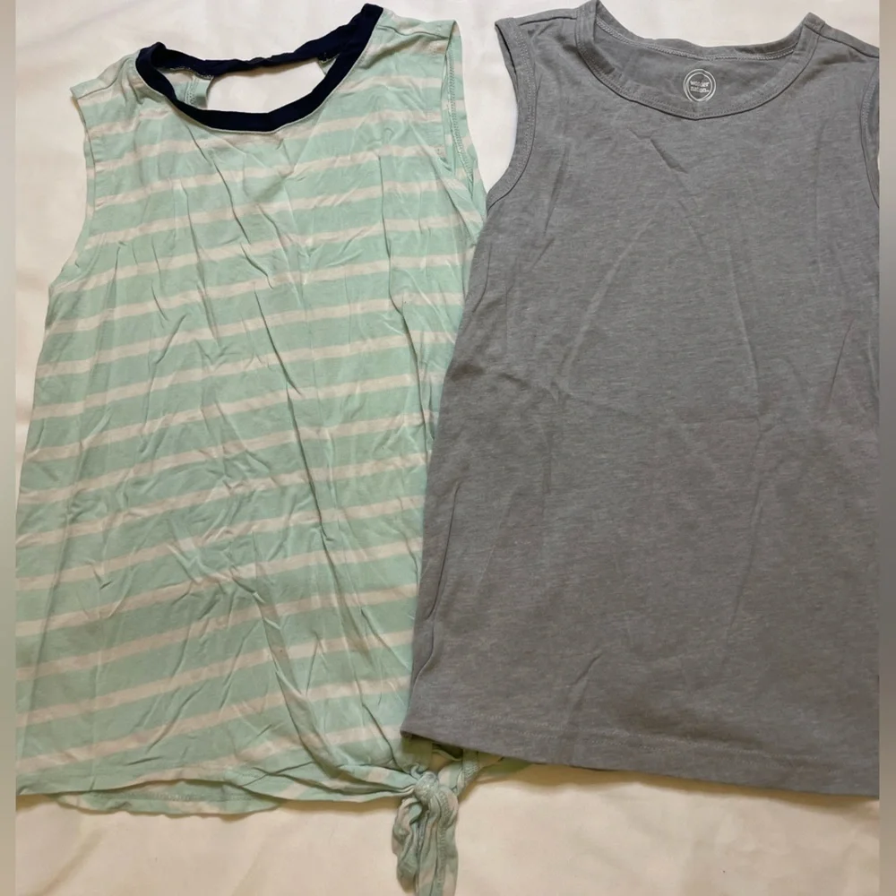 Girls bundle of two Old Navy and wonder nation size medium(8) tank tops